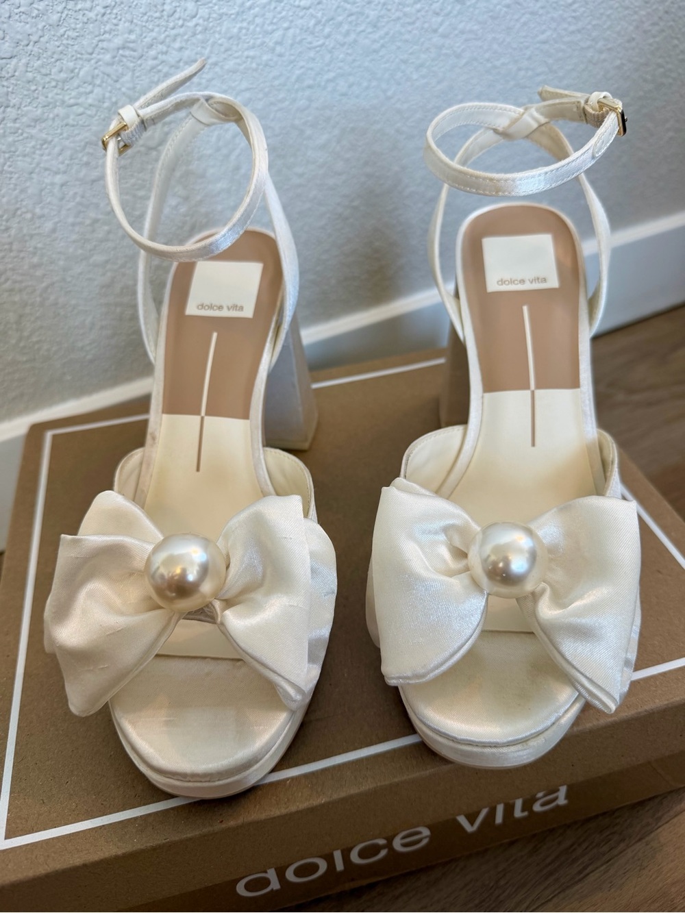 Dolce Vita Ivory Pearl Bow Platform Heels - Picture 2 of 12